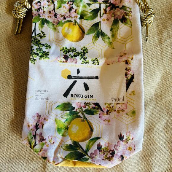 4 Suntory Roku Japanese Craft Gin with Carry Bag - Picture 4 of 6